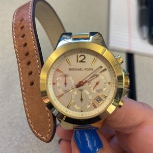 Michael Kors wristlet band Tan back face Watch —